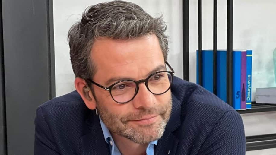 Para Iván Lalinde el estiramiento es una base fundamental de la juventud y más para aliviar lo que genera el uso del celular.