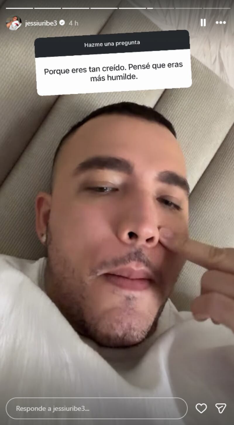 Jessi Uribe tuvo grosera respuesta con fan que le dijo creídoy poco humilde