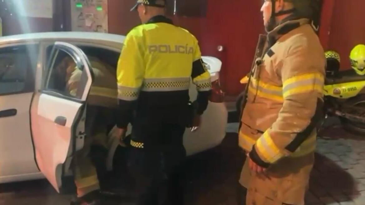 Rescatan a bebé abandonado al interior de un vehículo en Bogotá.