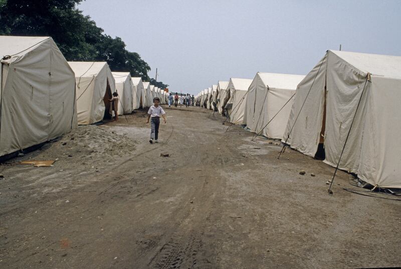 Tiendas de campaña. Betty Elder.
