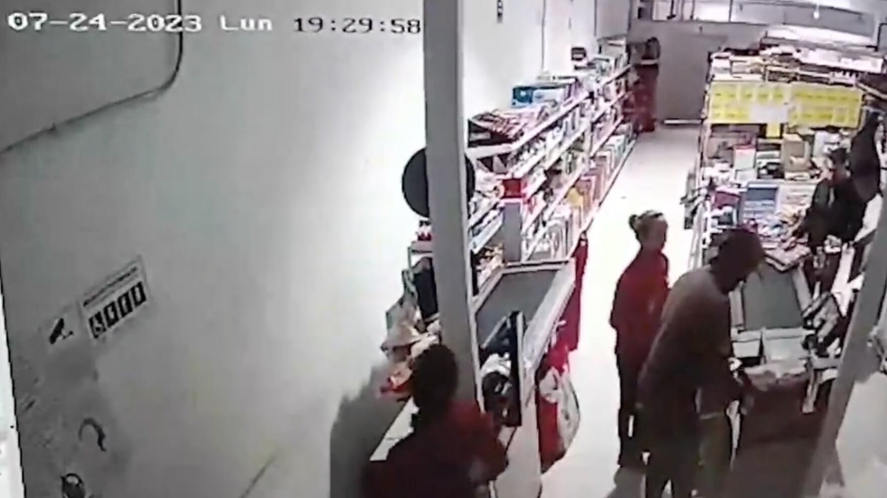 Atraco a supermercado en Bogotá.