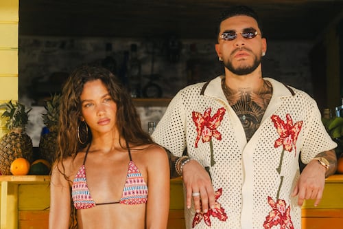 De la música a la moda: Ryan Castro debuta como director creativo con AWAA