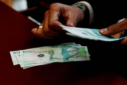 Salario mínimo 2026 en Colombia: cuánto aumentaría el auxilio de transporte según Gobierno, empresarios y trabajadores