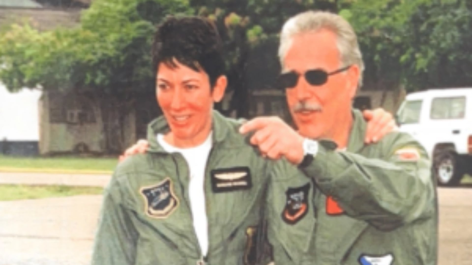 Foto de Pastrana junto a Ghislaine Maxwell, en documentos desclasificados de Jeffrey Epstein