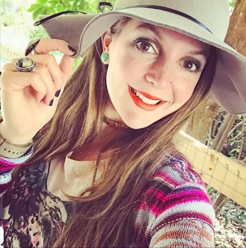 Conmoción en Florida: enfermera es sentenciada por abuso sexual a su hijastro de 15 años.