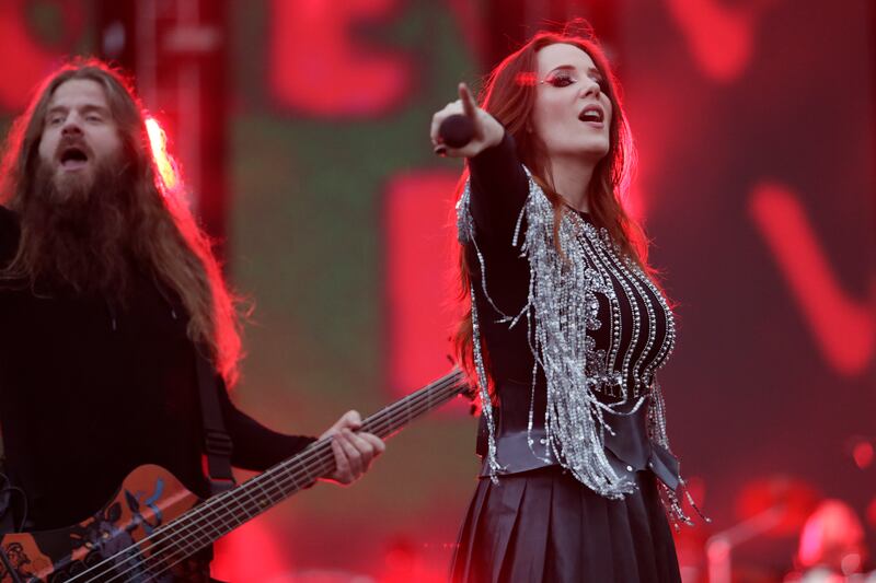 Epica, de Países Bajos, durante su presentación en Rock al Parque 2022.