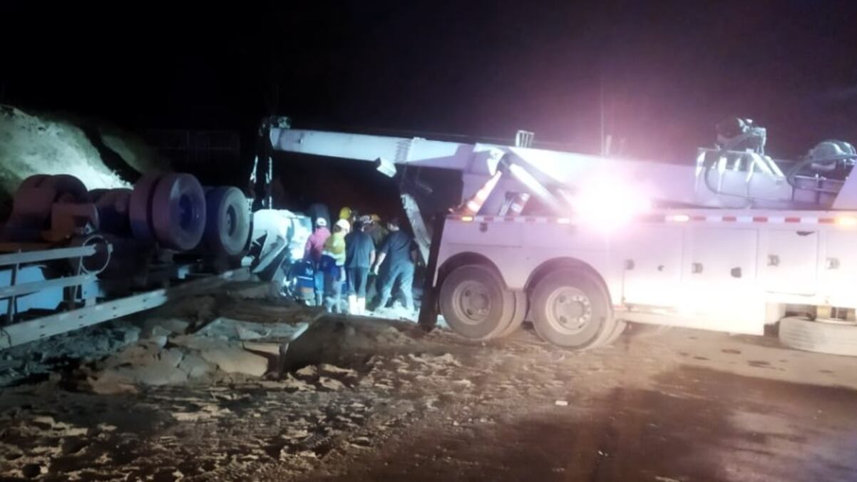 Foto del accidente que obligó a cierre total de la vía al Llano entre Bogotá y Villavicencio.