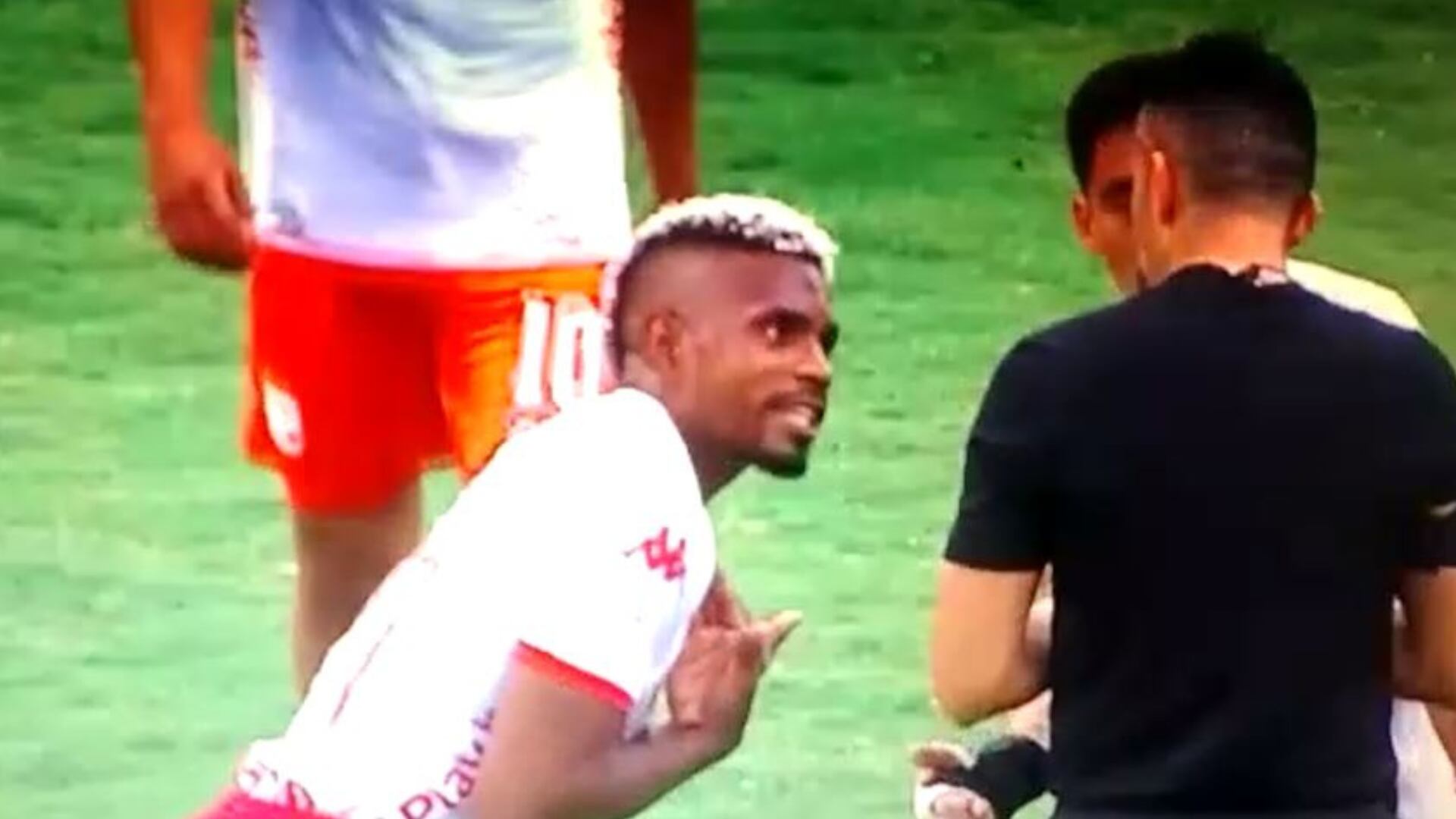 Insólita amarilla para Fabián Viáfara en Envigado vs. Santa Fe