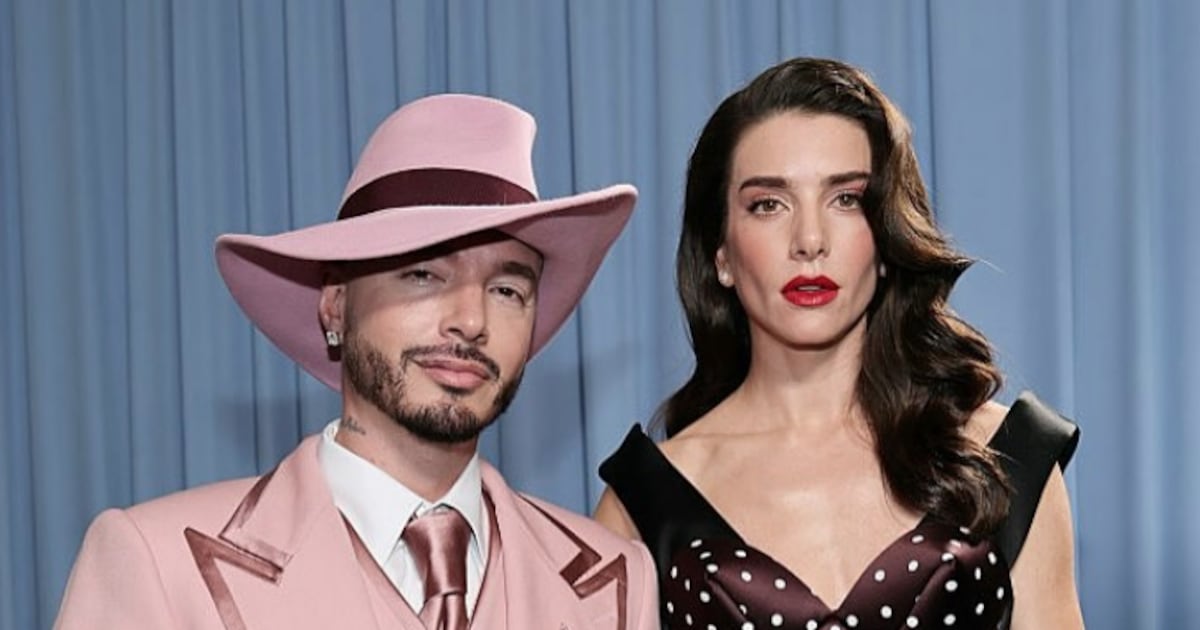 ¡Emoción en el Escenario! Valentina Ferrer Revela el Rostro de Rio, Hijo de J Balvin, por Primera Vez