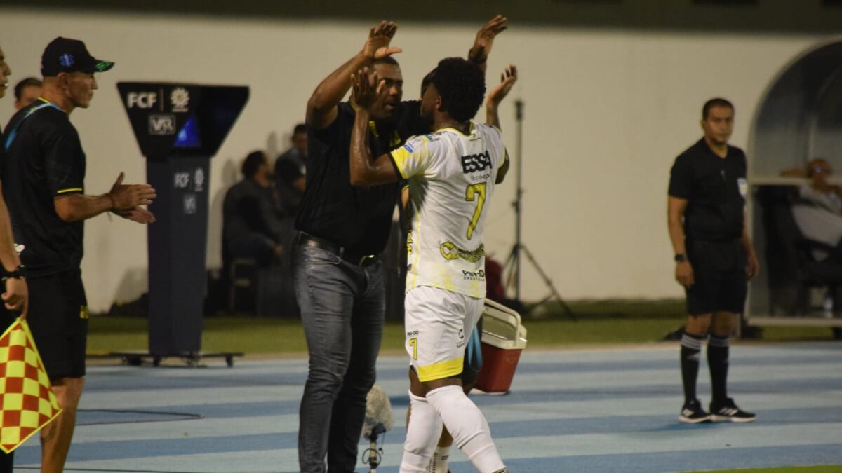 Kevin Londoño se quebró en vivo y afloró el llanto por la muerte de su abuela