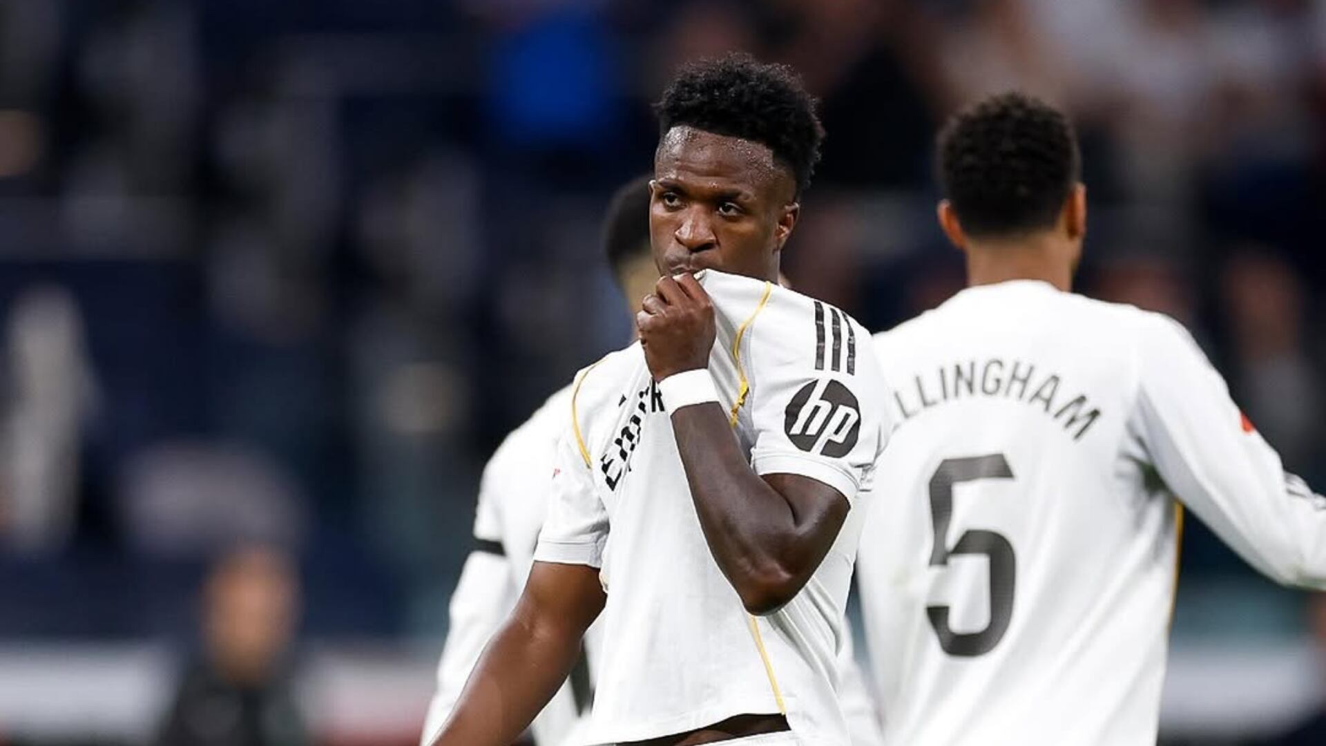 Los hinchas del Real Madrid se cansaron de Vinicius y lo chiflaron en pleno partido