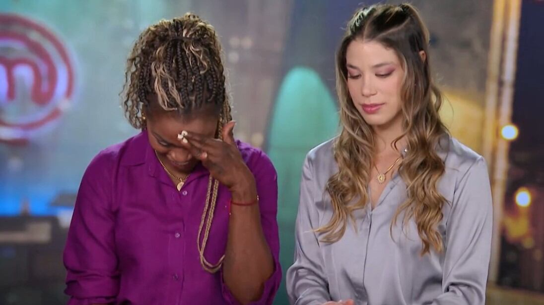 Caterine Ibargüen y Dominica Duque cometieron una falta que atenta contra la higiene en la cocina por lo que se llevaron el regaño de los chefs.