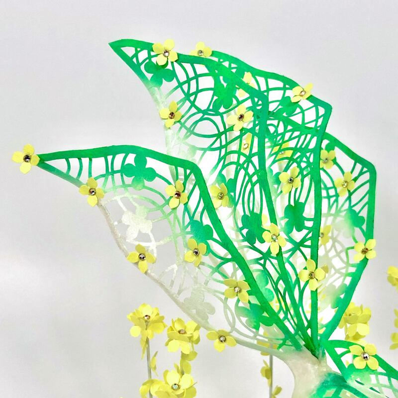 El artista japonés Naofumi Hama transforma una de las figuras más emblemáticas del origami —la grulla— en esculturas tridimensionales llenas de vida. Foto: cortesía.