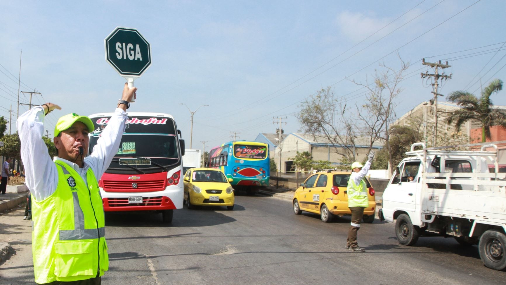 Orientador de tránsito en Barranquilla.