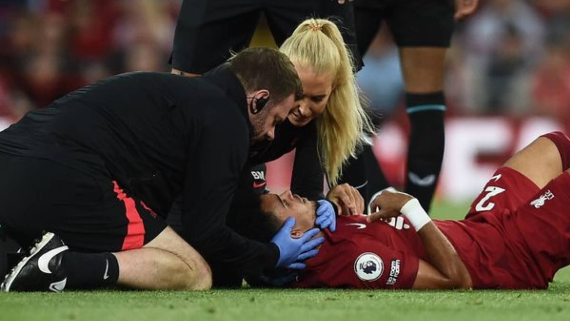 Cabezazo de Luis Díaz con Jamal Lascelles en Liverpool vs. Newcastle