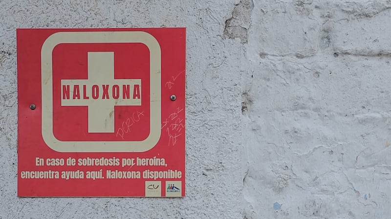 La Naloxona es un medicamento para revertir sobredosis.