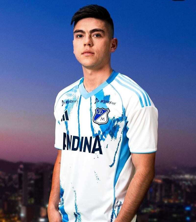 A la nueva camiseta visitante de Millonarios y le llovieron críticas de sus propios hinchas