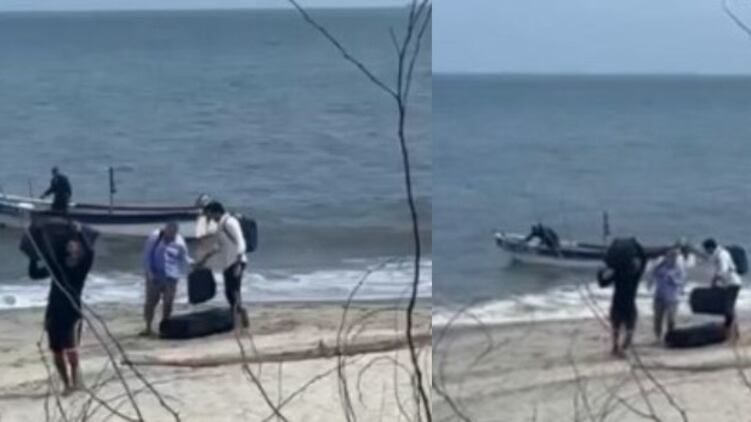 En lancha llegan pasajeros al aeropuerto de Santa Marta para no perder sus vuelos por bloqueos de taxistas.