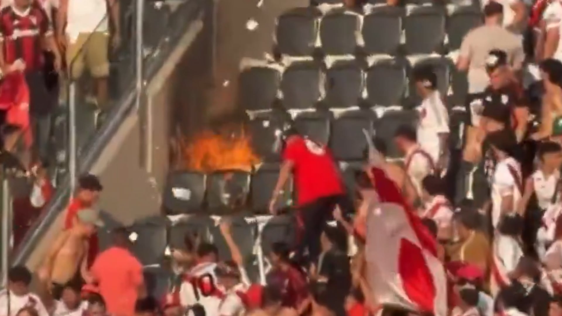 Incendio en el Monumental - Foto: Captura de pantalla de video difundido en redes el 19 de abril del 2026