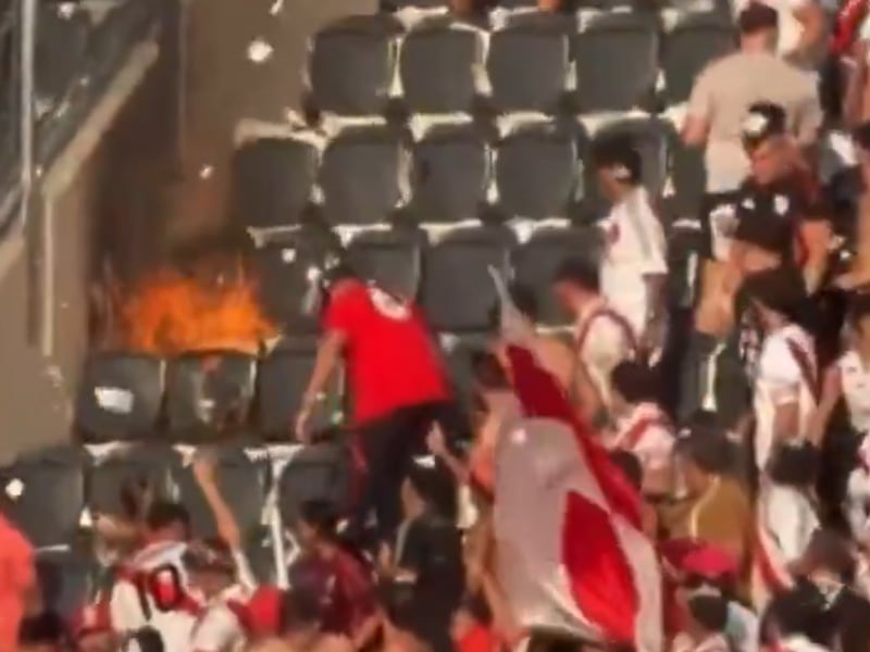 Clásico entre River y Boca se vio opacado por pequeño incendio en la tribuna