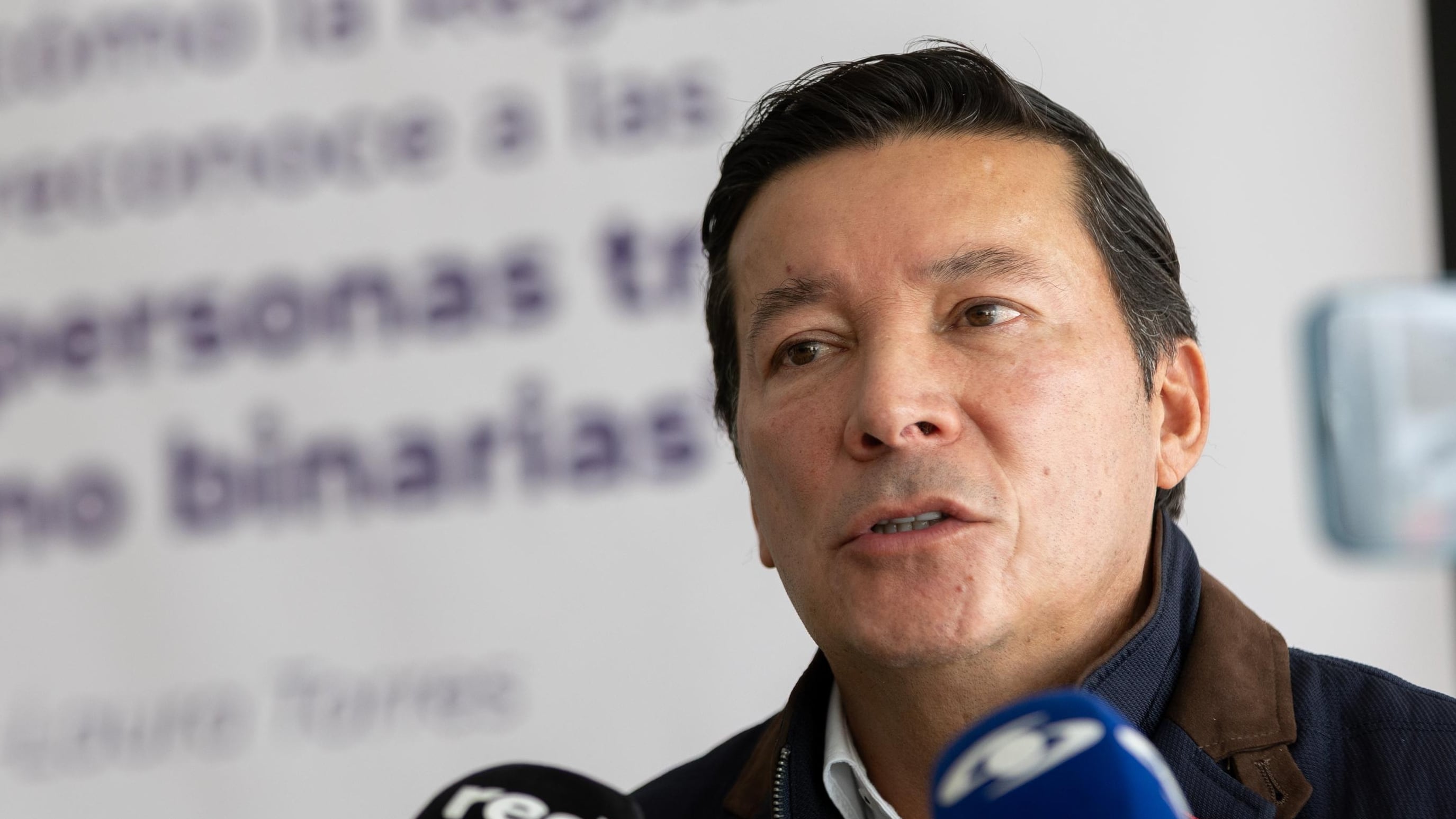 Para garantizar el derecho a la identificación de las personas no binarias y trans, la Registraduría Nacional del Estado Civil fortaleció la solución integral de registro civil e identificación con la inclusión de las categorías ‘no binario’ (NB) y ‘trans’ (T) en el campo ‘sexo’ de los registros civiles, las tarjetas de identidad y las cédulas de ciudadanía
