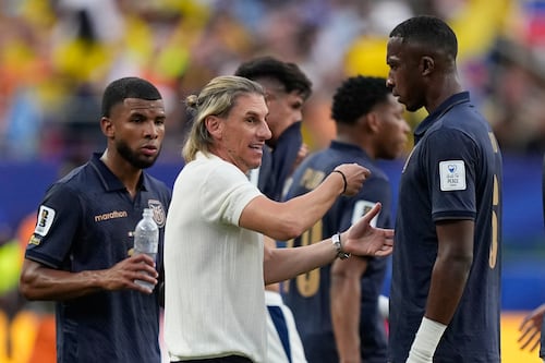 “Deja de vender humo y renuncia”: Jefferson Montero explotó contra Beccacece tras empate de Ecuador