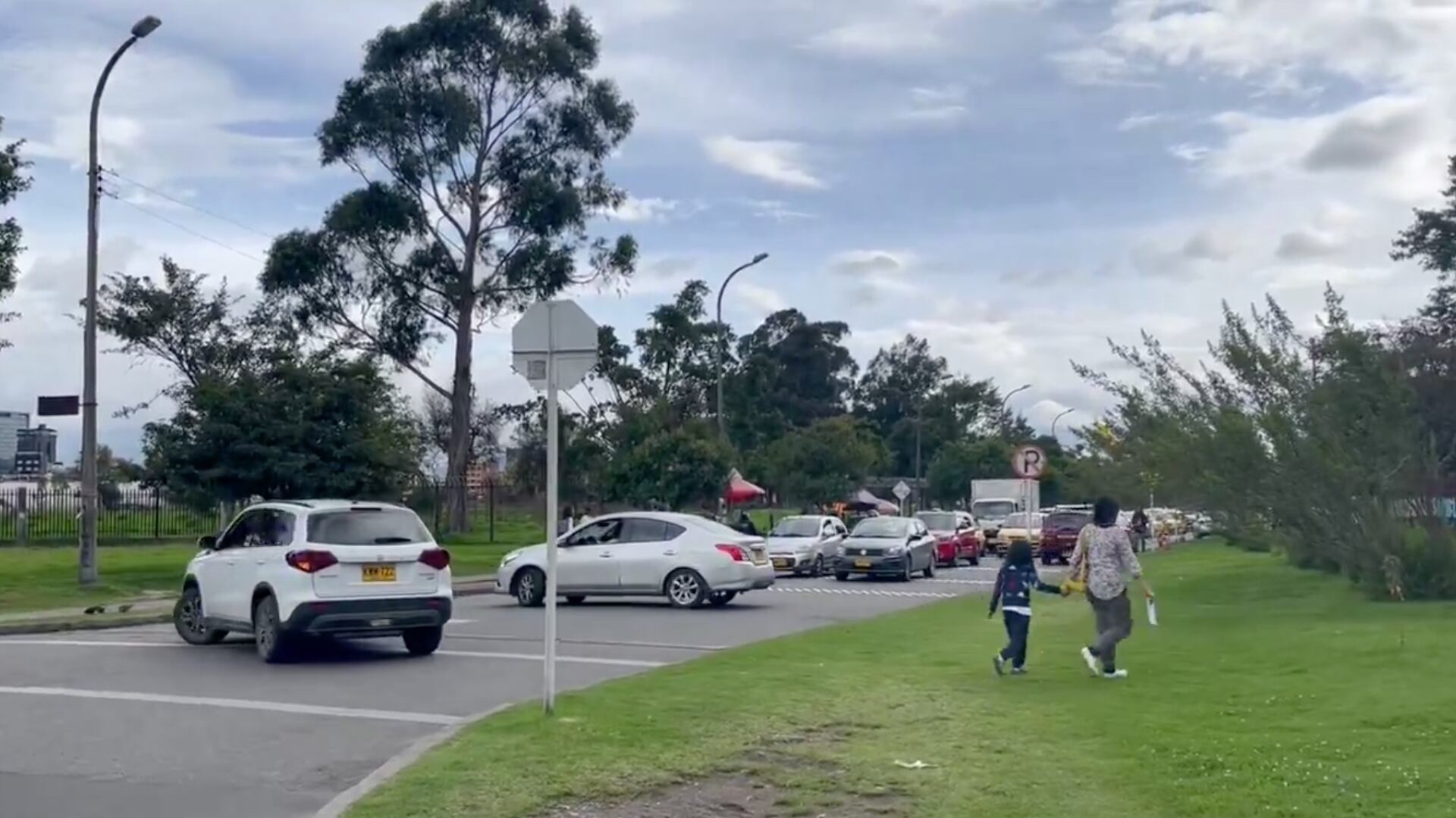 La movilidad en Bogotá se ha visto afectada debido a manifestaciones en la ciudad.