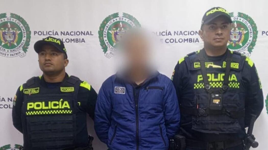 Captura de hombre que instalaba retenedores de billetes en cajeros automáticos.