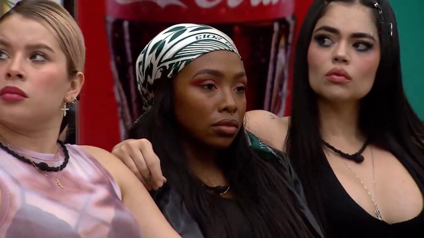 Karen y Martha Isabel convivirán en el exilio hasta que una de las dos complete la prueba que les permita regresar.