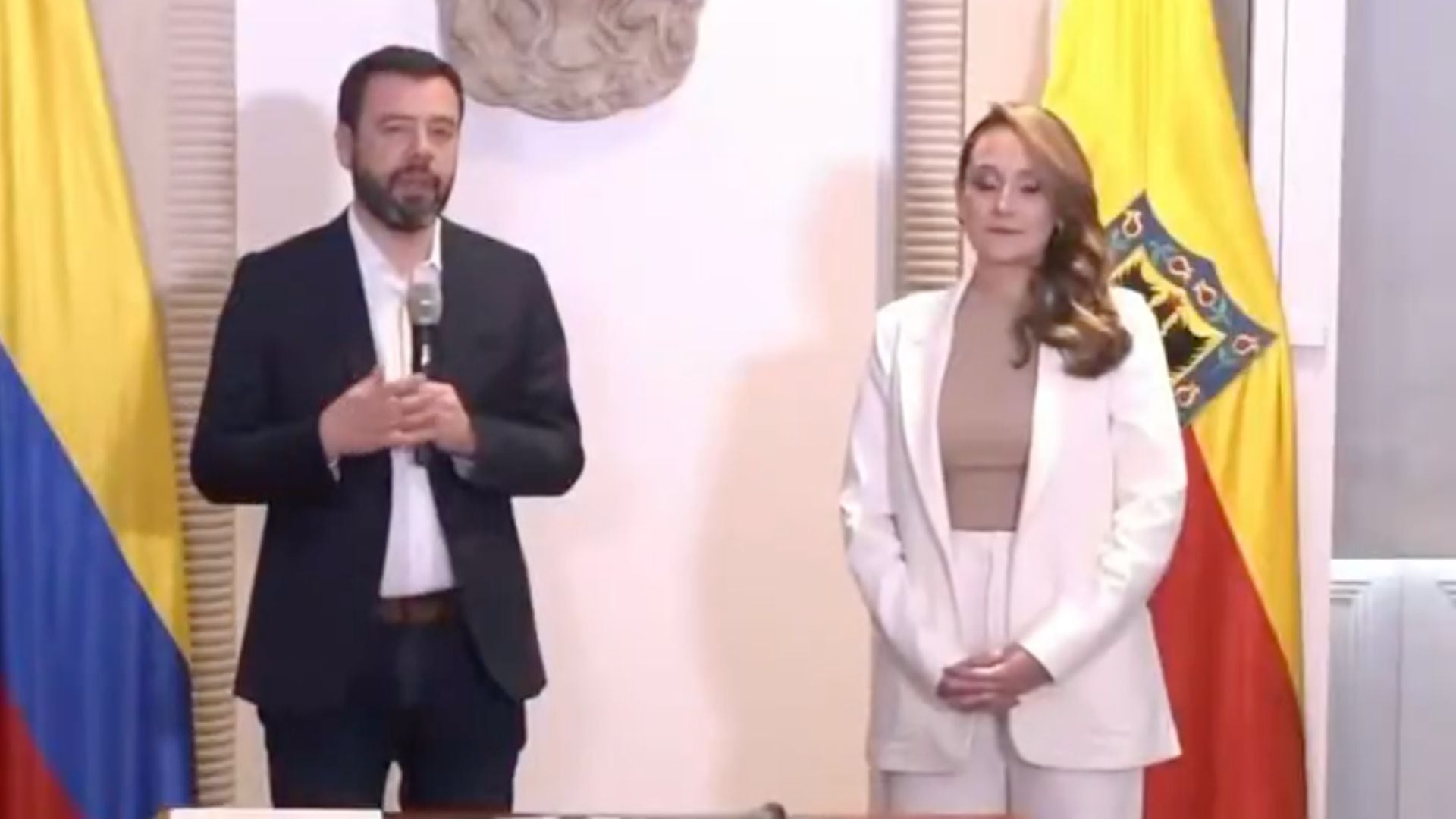 Carlos Fernando Galán y María Fernanda Ortiz, Bogotá, TransMilenio.
