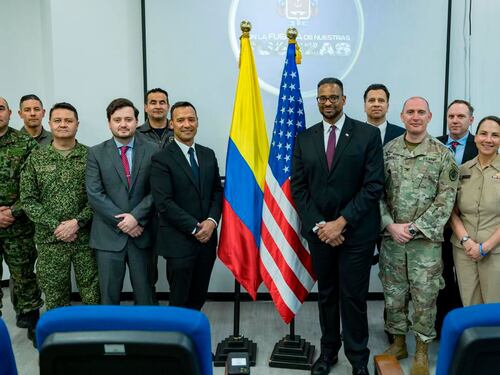 ¿Mejoran las relaciones? Delegación de EE.UU. se reunió con el ministro de Defensa para intercambiar información