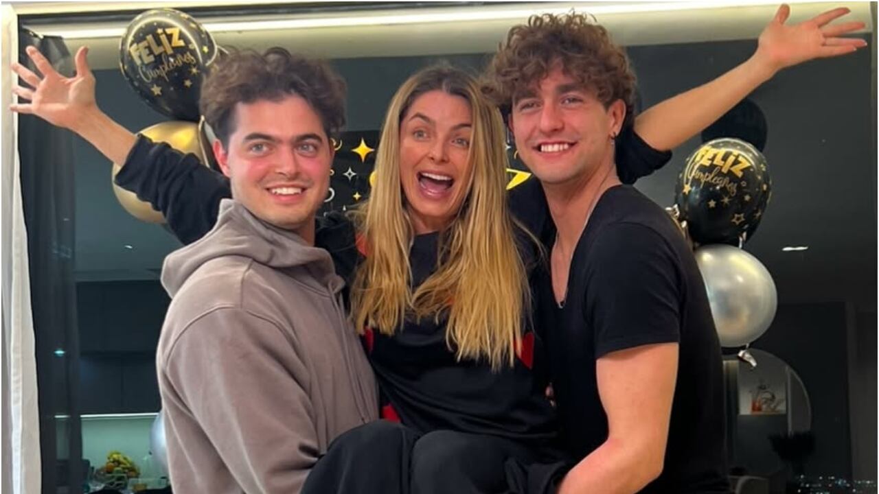 Cristina Hurtado con sus hijos desde sus redes sociales.