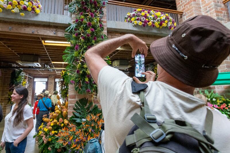 Edificio patrimonial Velásquez se engalana de flores