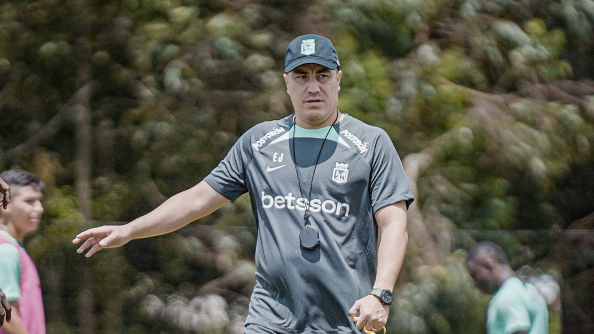 Presidente de Nacional explicó por qué sacó a Pablo Repetto y trajo a Efraín Juárez