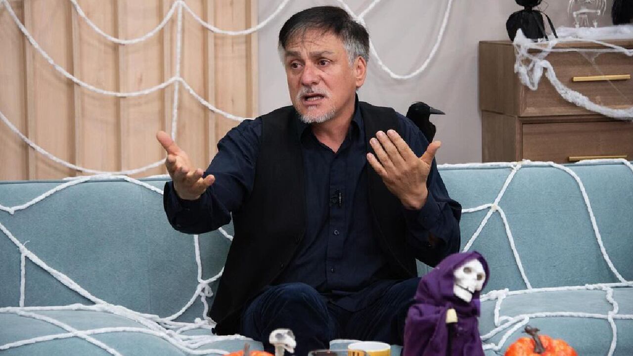 Carlos Hurtado en La sala de Laura Acuña