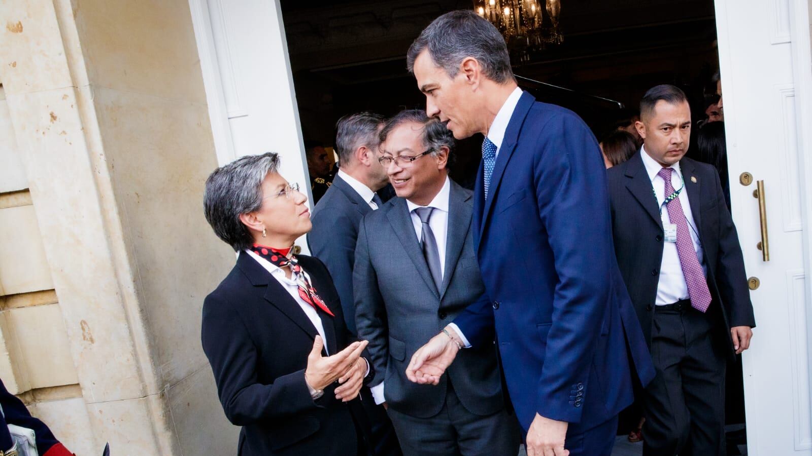 Pedro Sánchez, Claudia López y Gustavo Petro en reunión en Bogotá