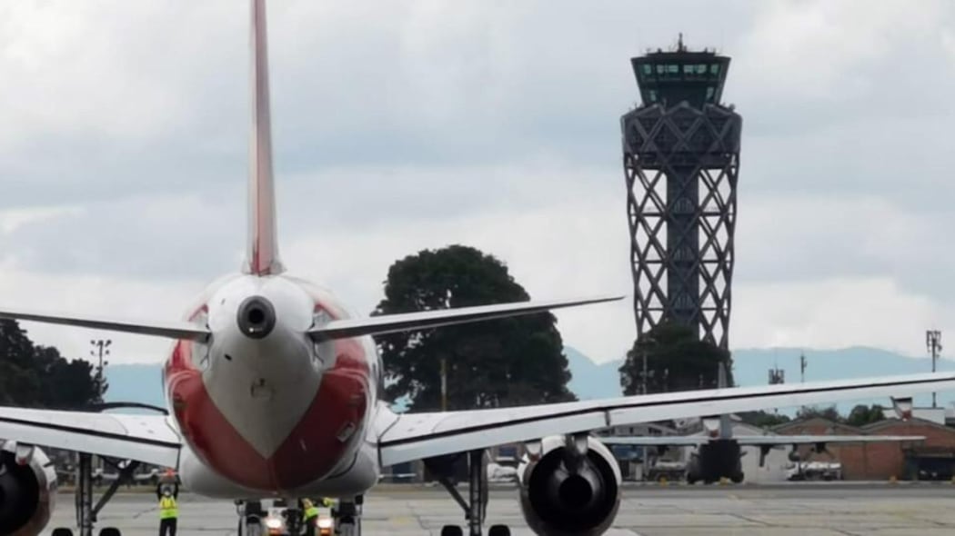 Distrito rechaza los hechos del joven en la torre de control del aeropuerto El Dorado.