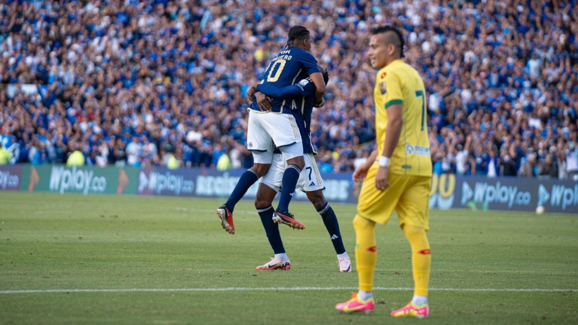 Hinchas y periodistas se quejaron de las malas condiciones de El Campín