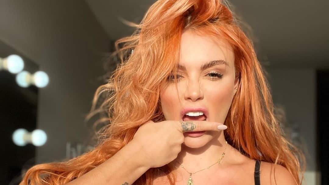 Se veía venir que un nuevo amor llegaría a la vida de Sara Uribe y de acuerdo a las imágenes siente mucha pasión.