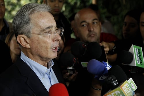 Uribe pide constituyente para “meter ‘articulito'” y así volver a ser presidente, dijo Felipe Zuleta