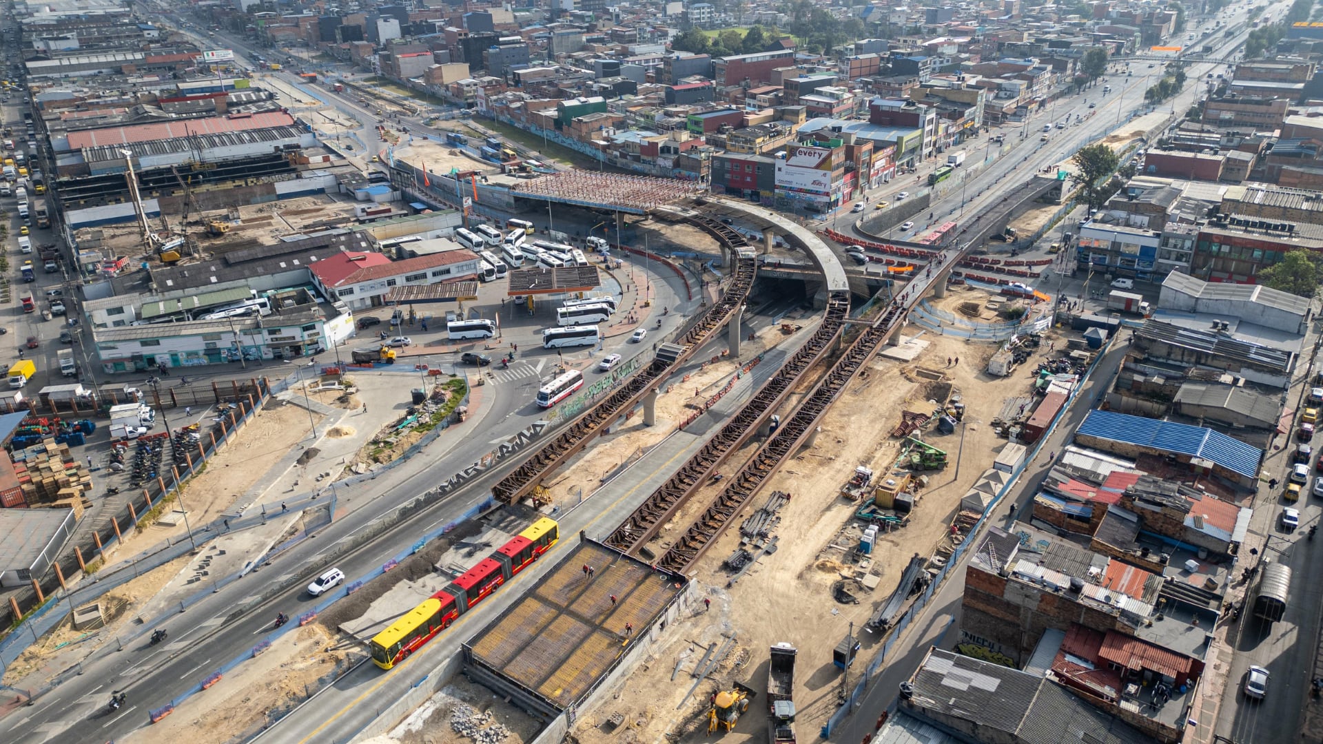 Así va la obra del Nuevo Puente de Venecia: se completó el izaje de las vigas y acelera el avance