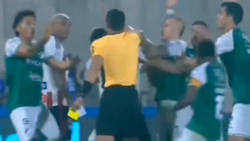 Junior - Cali: árbitró es criticado por evitar expulsión de Jermein Peña