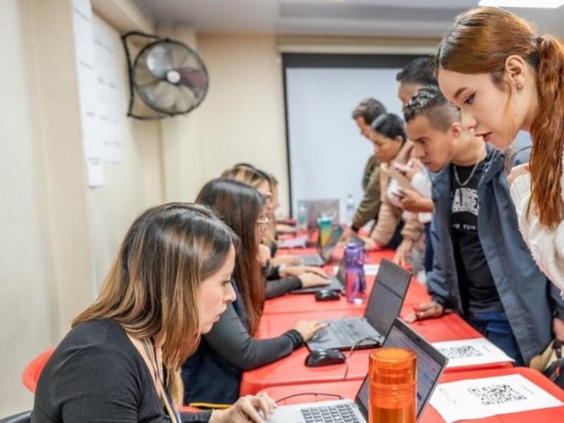 Bogotá abre 1.055 vacantes de empleo para jóvenes, mujeres y adultos mayores: postúlese antes del 2 de mayo
