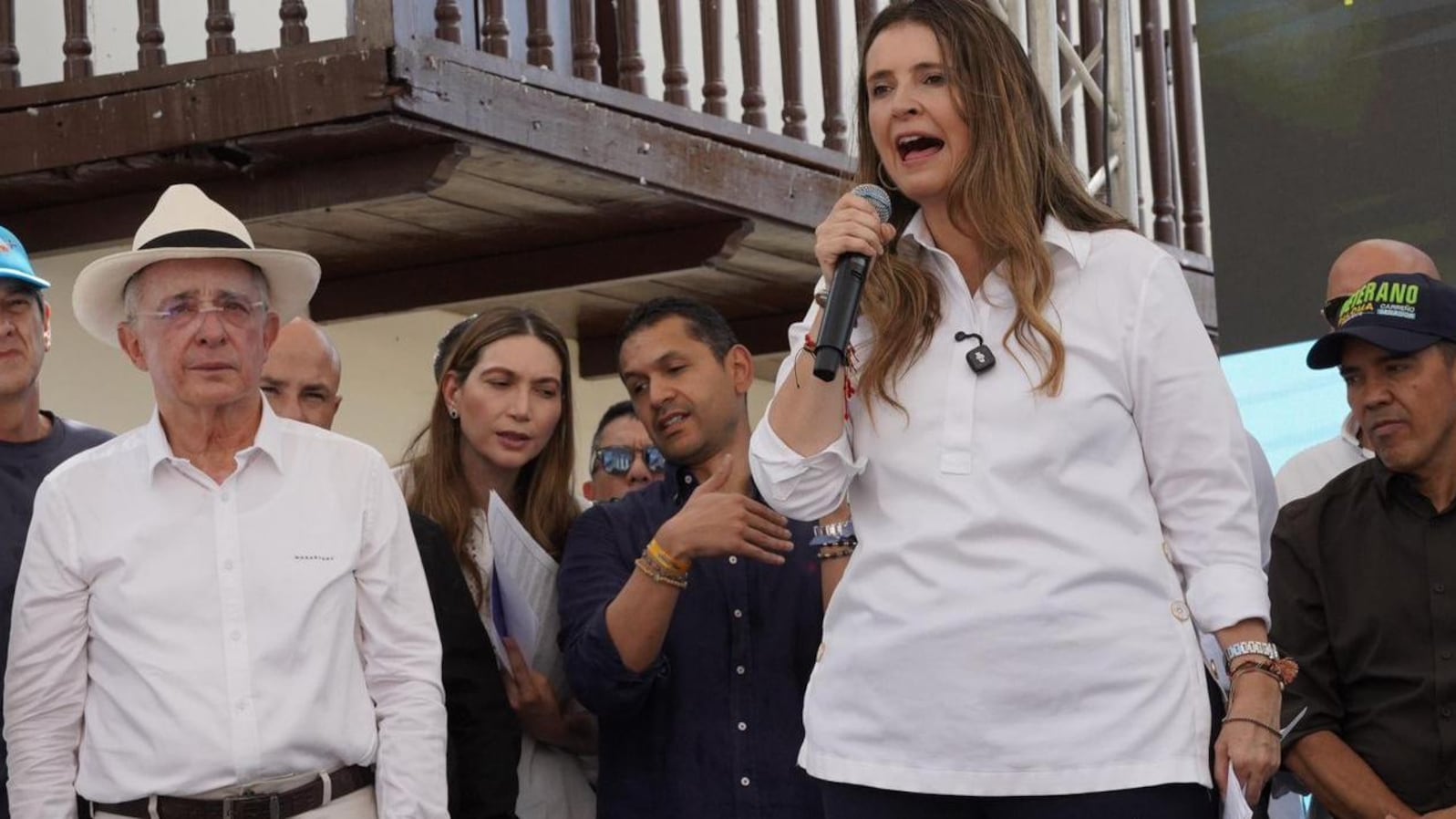 Foto Paloma Valencia alerta control criminal tras amenaza a Juan Daniel Oviedo.