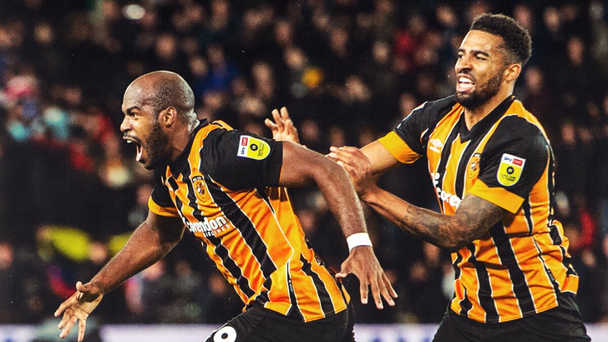 Óscar Estupiñán no para de anotar en Inglaterra y metió un frentazo letal