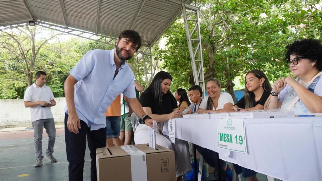 Alcalde Jaime Pumarejo votó en Barranquilla.