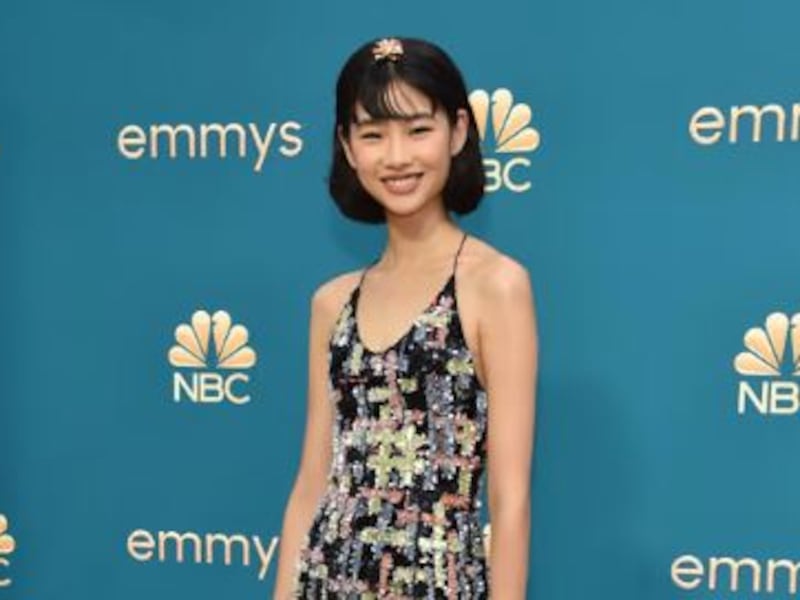 Actriz de ‘El Juego del Calamar’ impacta en los Emmy con un vestido de 20 mil lentejuelas