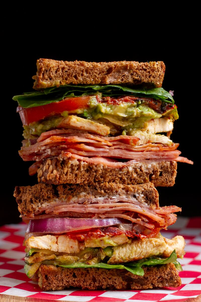 El 3 de noviembre se celebra el Día Mundial del Sándwich, una de las fechas más sabrosas del calendario, ya que el sándwich es uno de los platos más populares y variados que existen a nivel mundial. Foto: Freepik.