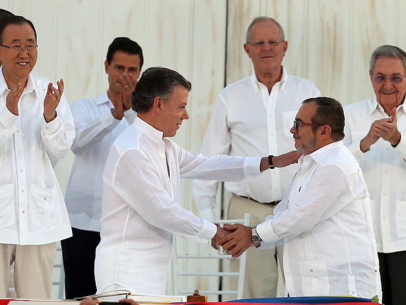 Las Farc no ha entregado gran parte del dinero y las propiedades pactadas en el Acuerdo de Paz, advierte Contraloría