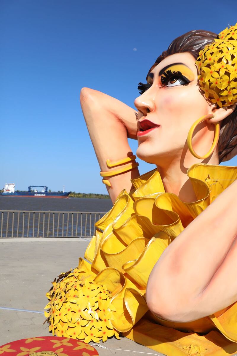 Exposición de macrofiguras del Carnaval de Barranquilla en el Malecón del Río.